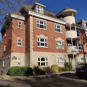Hartford Court, East Cliff, Bournemouth. Walk To And Town Bournemouth